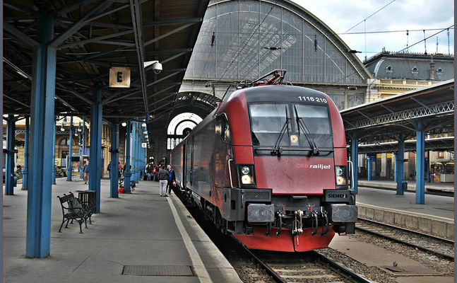 Verspätungen, Zugausfälle und zuletzt eine Fahrplan-Ausdünnung sind das Ergebnis grüner Verkehrspolitik.