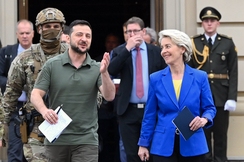 EU-Kommissionspräsidentin Ursual von der Leyen mit dem ukrainischen Präsidenten Wolodymyr Szelenskyj.