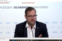 FPÖ-Generalsekretär Christian Hafenecker bei seiner Pressekonferenz in Wien.