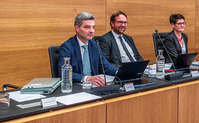 Finanzprokuratur-Präsident Wolfgang Peschorn (l.) im COFAG-U-Ausschuss.