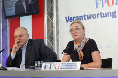 FPÖ-Wirtschaftsexperten und Nationalratsabgeordnete Arnold Schiefer (l.) und Barbara Kolm.