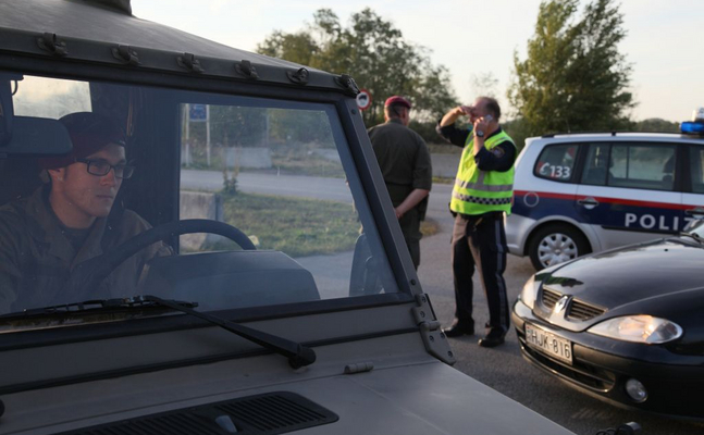 Das "Welcome Service" an den Staatsgrenzen hält keinen einzigen illegalen Migranten ab.