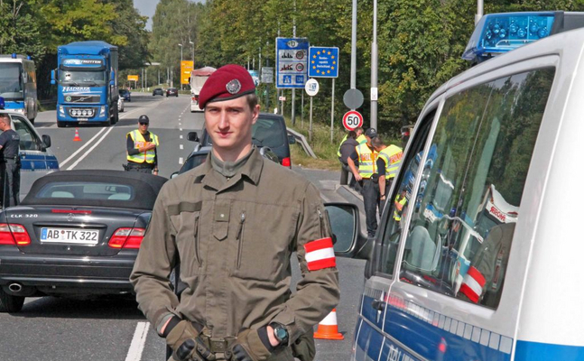 Bundesheer und Polizei an Österreichs Staatsgrenzen dienen leidglich als "Empfangskomitee" für illegale Einwanderer.