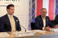 FPÖ-Bautensprecher Philipp Schrangl (l.) und -Bundeseparteiobmann Herbert Kickl.