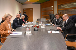 EU-Gipfel (v.l.): Ursula von der Leyen, Charls Michel, Emmanuel Macron, Olaf Scholz.