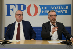 FPÖ-Finanzsprecher Hubert Fuchs (l.) und Bundesparteiobmann Herbert Kickl.