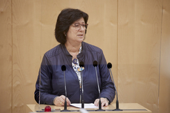 FPÖ-Nationalratsabgeordnete Rosa Ecker im Parlament.