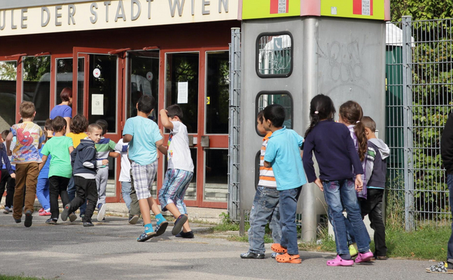 An immer mehr Schulen, vor allem im urbanen Bereich, können die meisten Schüler kaum noch Deutsch (Symbolbild).