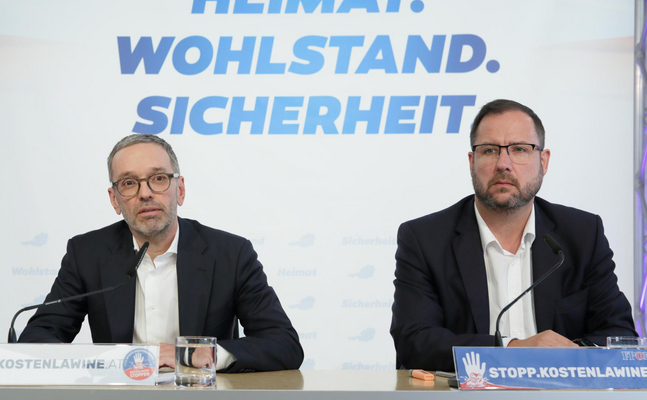 FPÖ-Bundesparteiobmann Herbert Kickl (.l) und -Verkehrssprecher Christian Hafenecker.