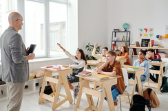 ÖVP-Bundeskanzler Nehammer entdeclt vor seiner Rede an das Volk am Freitag plötzlich die Liebe zu Leistungsgruppen in den Mittelschulen wieder, was die ÖVP bisher stets abgelehnt hat. Ein durchschaubarer Vorwahl-Schmäh.