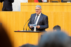 FPÖ-Nationalratsabgeordneter Maximilian Linder im Parlament.