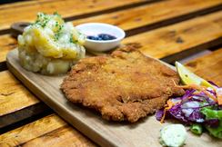 Der ÖVP-Bauernbund-Präsident wünscht sich allen Ernstes eine "Schnitzel-Cobra" zur Lebensmittelkontrolle.