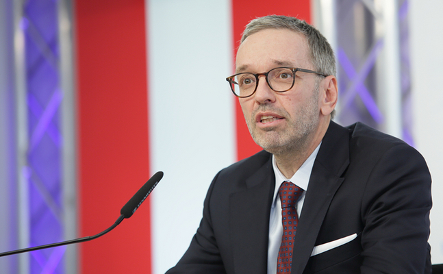 FPÖ-Bundesparteiobmann Herbert Kickl kritisiert die bürgerfeindliche Politik links-"woker" Parteien und Regierungen. 
