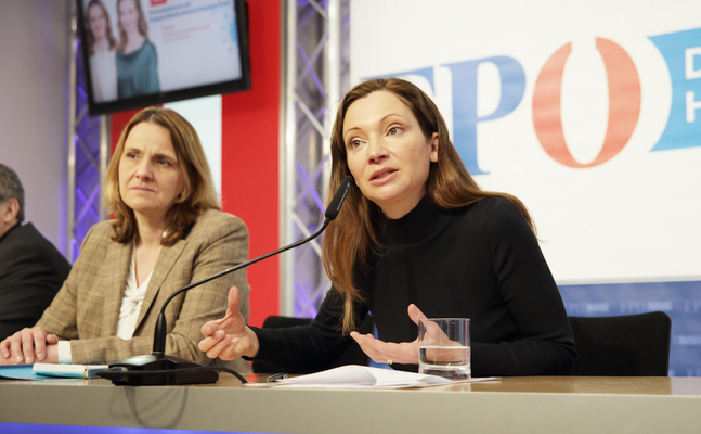 FPÖ-Sozialsprecherin Dagmar Belakowitsch (l.) und -Außenpolitiksprecherin Susanne Fürst. 