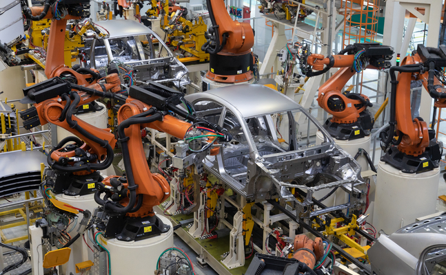 Mit dem Verbrennerverbot ab 2035 droht der europäischen Autoindustrie mit rund 14 Millionen Arbeitsplätzen der Niedergang.