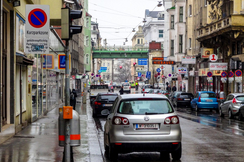 Geht es nach den Grünen, soll das Autofahren noch teurer und mühsamer werden.