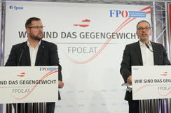 FPÖ-Generalsekretär Christian Hafenecker (.l.) und -Bundesparteiobmann Herbert Kickl. 