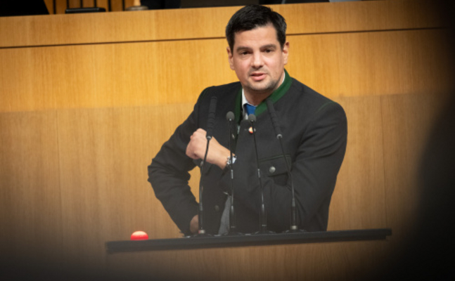 FPÖ-Mandatar Hannes Amesbauer im Parlament.