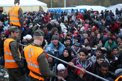 Die Belastung Österreichs mit illegalen Einwanderern stieg im Vorjahr dreimal so stark wie die Festnahme von Schleppern.