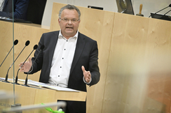 FPÖ-Parlamentarier Gerald Hauser im Hohen Haus.