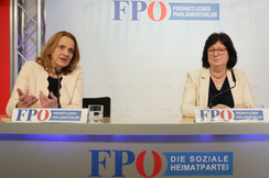 FPÖ-Sozialsprecherin Dagmar Belakowitsch (l.) und -Frauensprecherin Rosa Ecker.