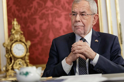 Bundespräsident Alexander Van der Bellen irritiert mit undemokratischen Aussagen zur Niederösterreich-Wahl.